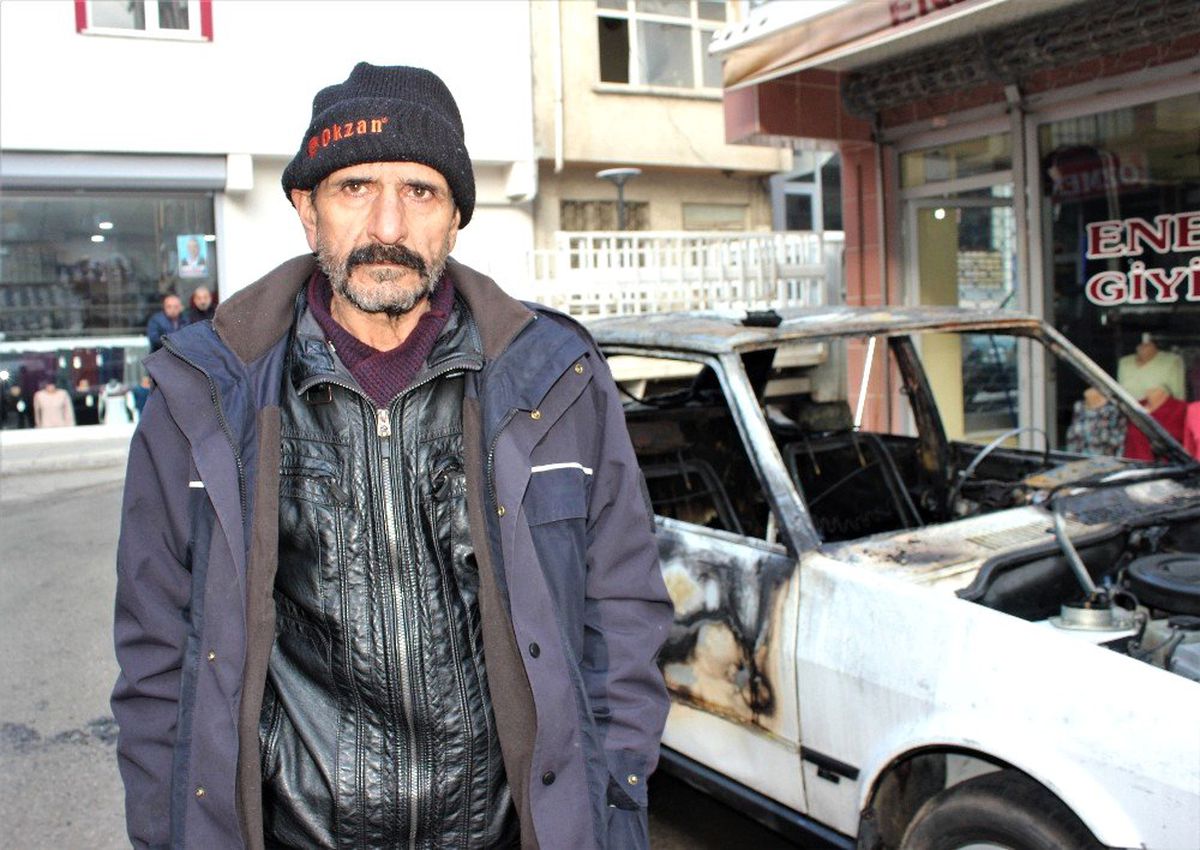 Elazığ\'da Baba-oğlun Araçları Kundaklandı