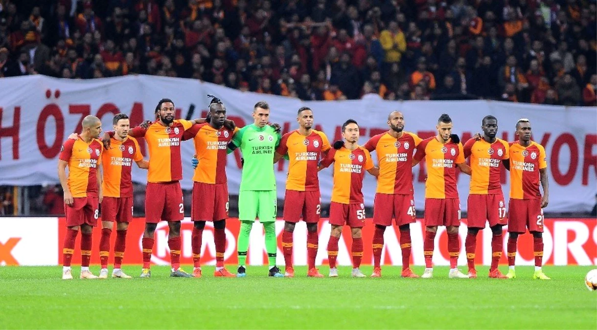 Galatasaray - Benfica Maçında Emiliano Sala Unutulmadı!