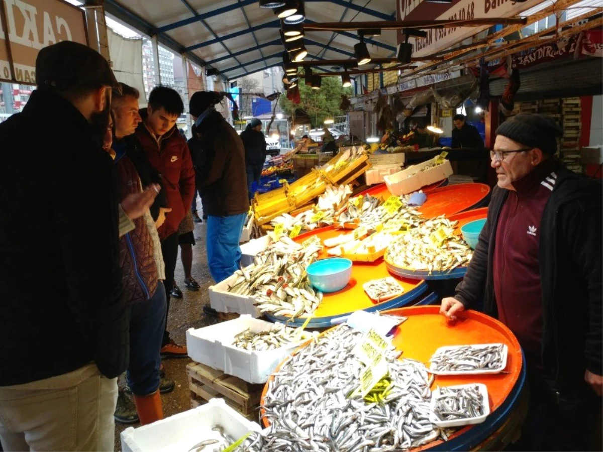 Fırtına Balık Tezgahlarını Vurdu