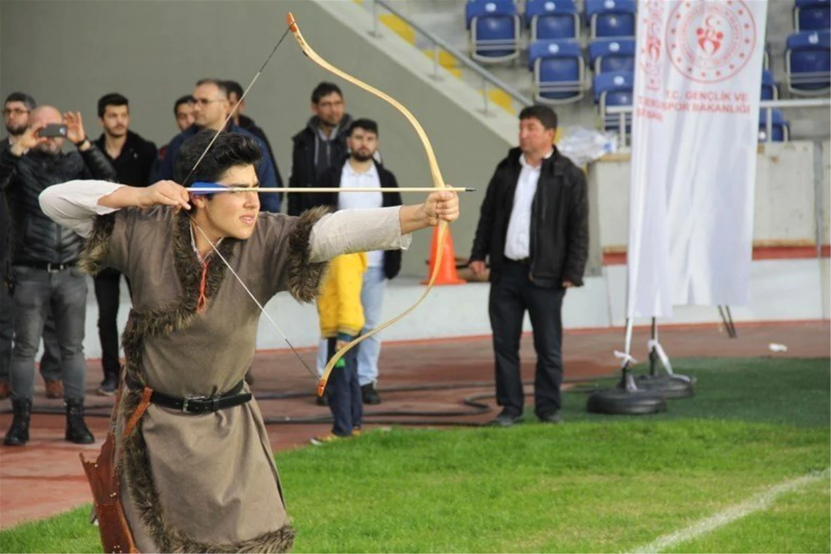 Geleneksel Okçuluk Kursları Mersin Stadı\'nda Başladı