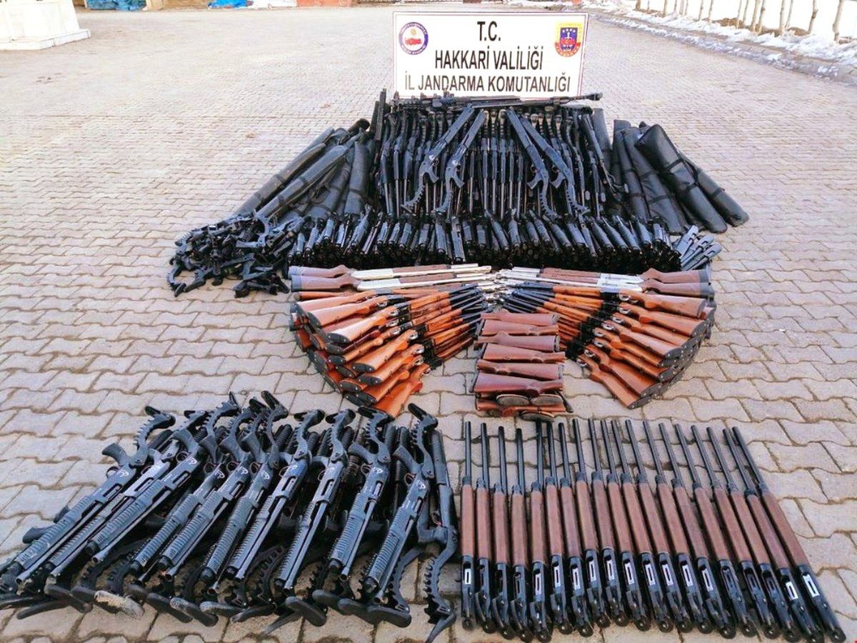 Hakkari\'de 396 Adet Av Tüfeği Ele Geçirildi