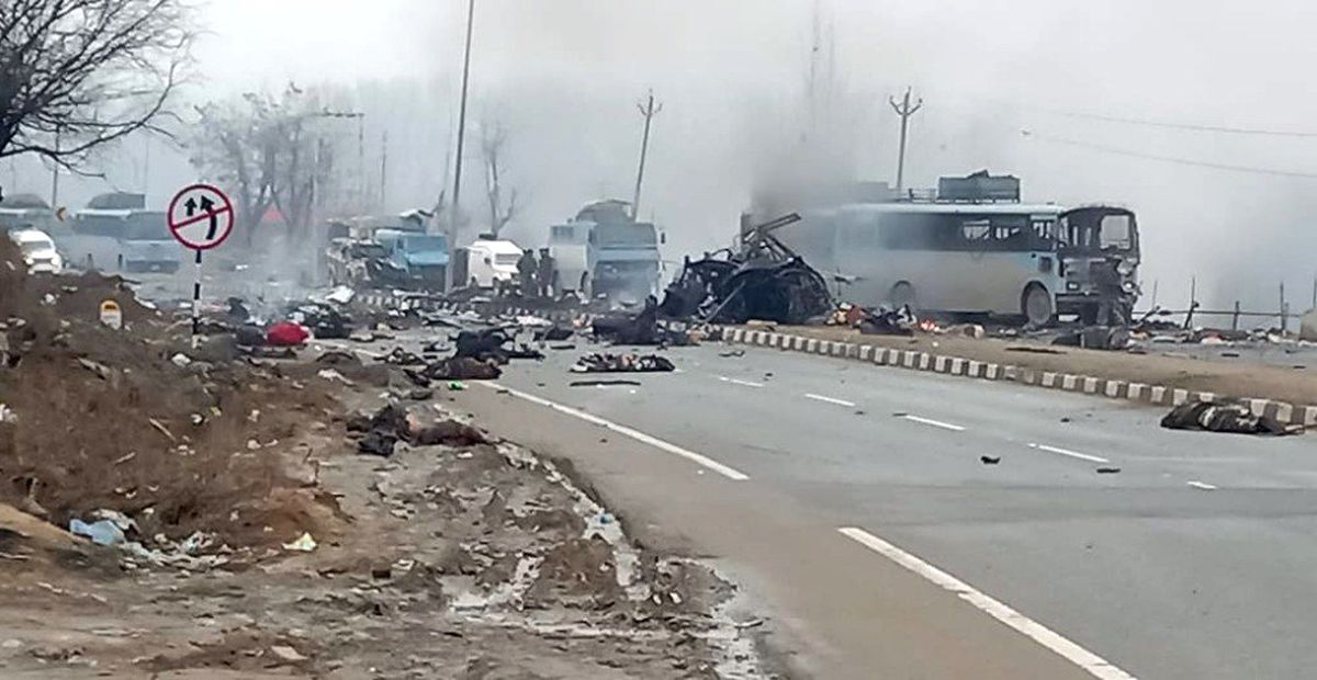 Hindistan\'da Bombalı Saldırı: 10 Asker Hayatını Kaybetti