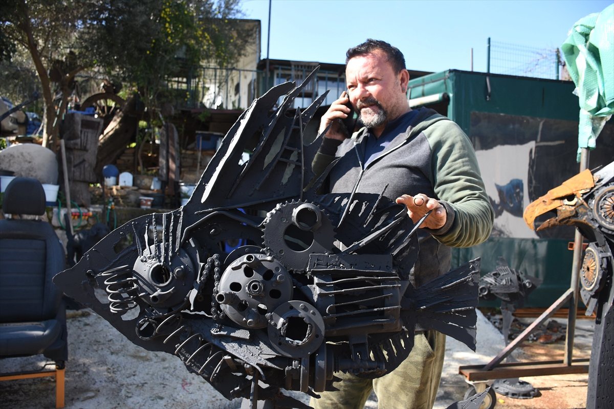 Hurda Otomobil ve Motosiklet Parçalarına Sanatsal Dokunuş