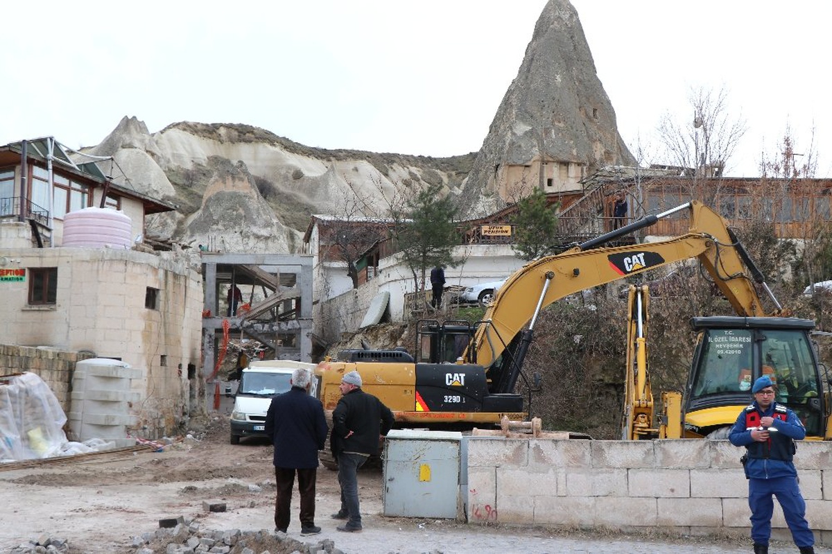 Kapadokya\'daki Otel Yıkımına Ara Verildi