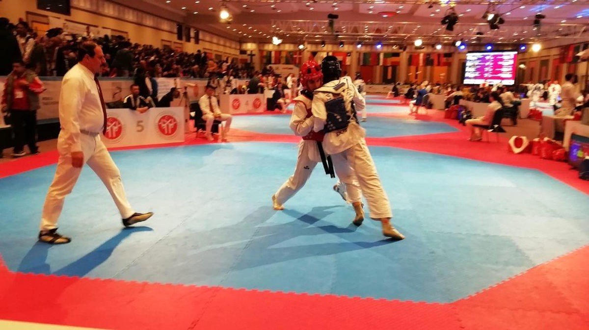 Kuşadası Belediyespor\'dan Taekwondoda Gümüş Madalya