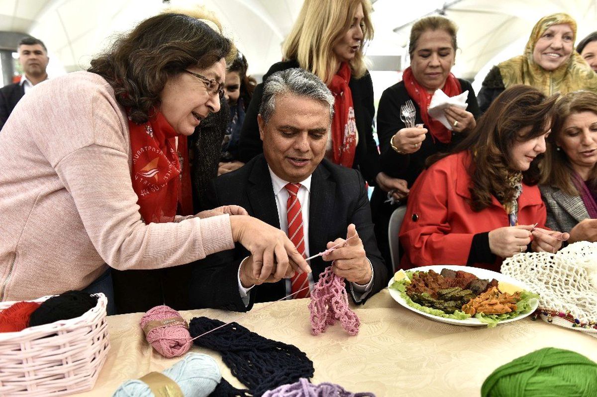 Muratpaşa\'da \'Sevginin El İzi Pazarı\'