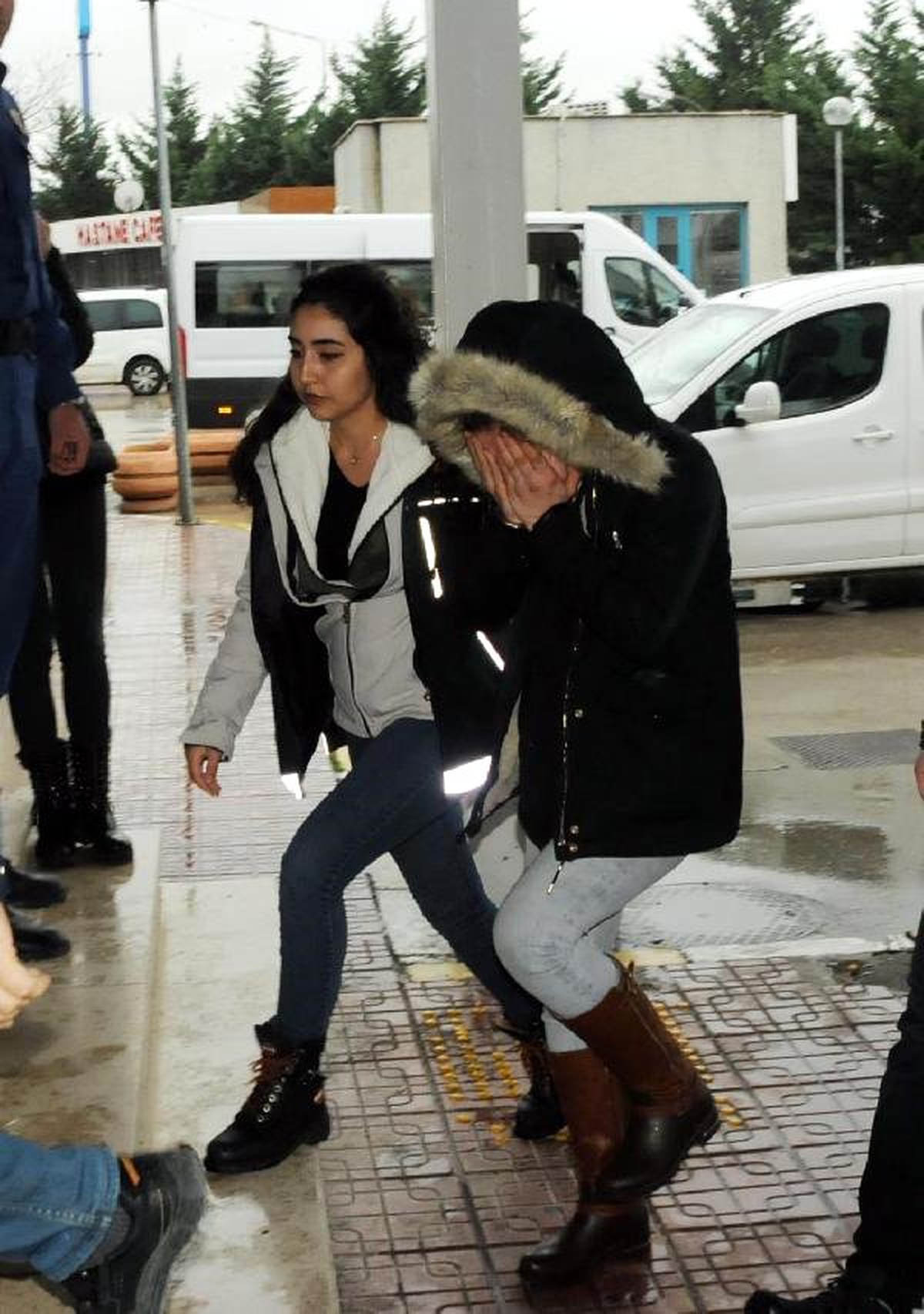 Osmangazi Köprüsü\'nde Uyuşturucu Şüphelileri ile Film Gibi Kovalamaca