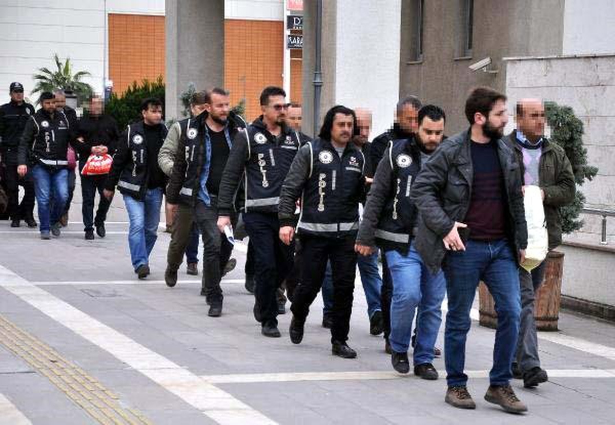Osmaniye\'de Fetö Şüphelisi 12 Eski Komiser Yardımcısı Adliyede (2)
