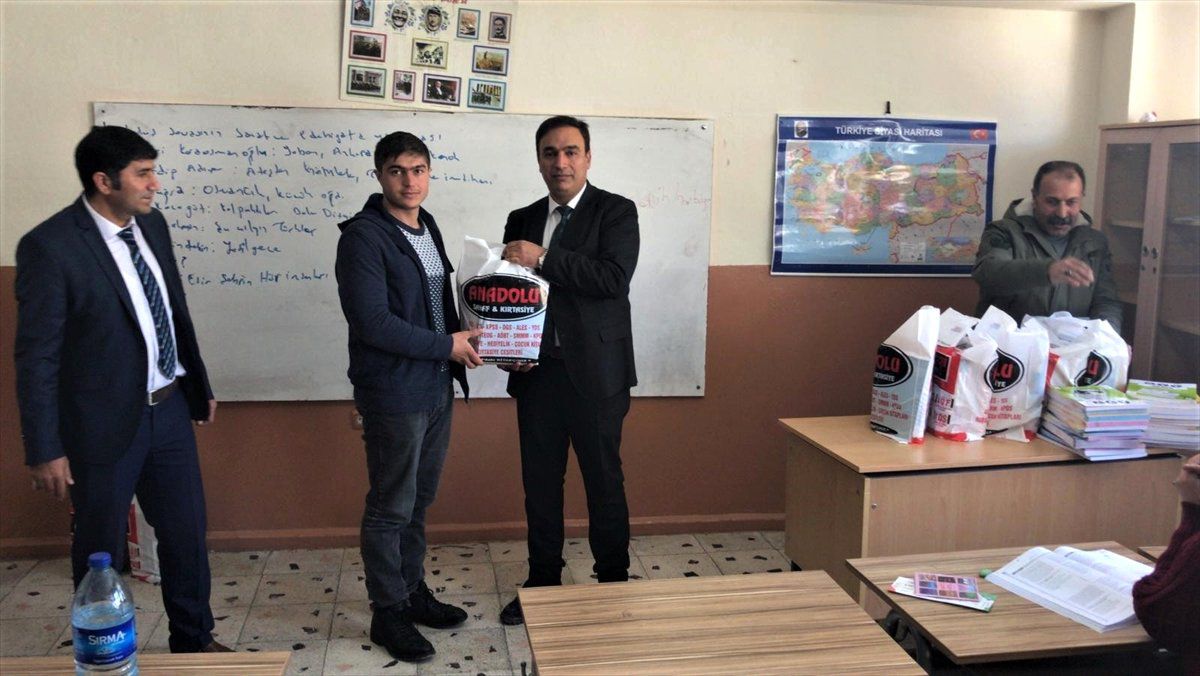 Özalp\'te Öğrencilere Kitap Desteği
