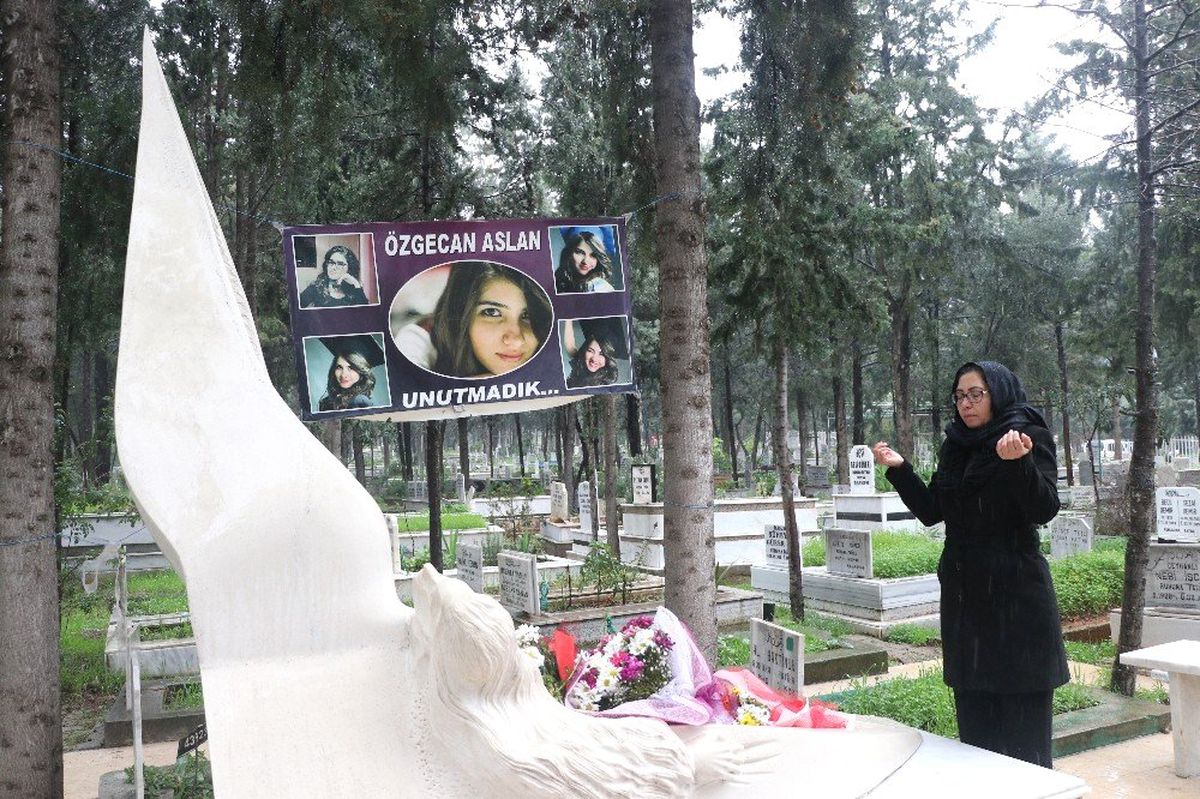 Özgecan\'ın Annesi: "Kadın Cinayetleri Son Bulsun"