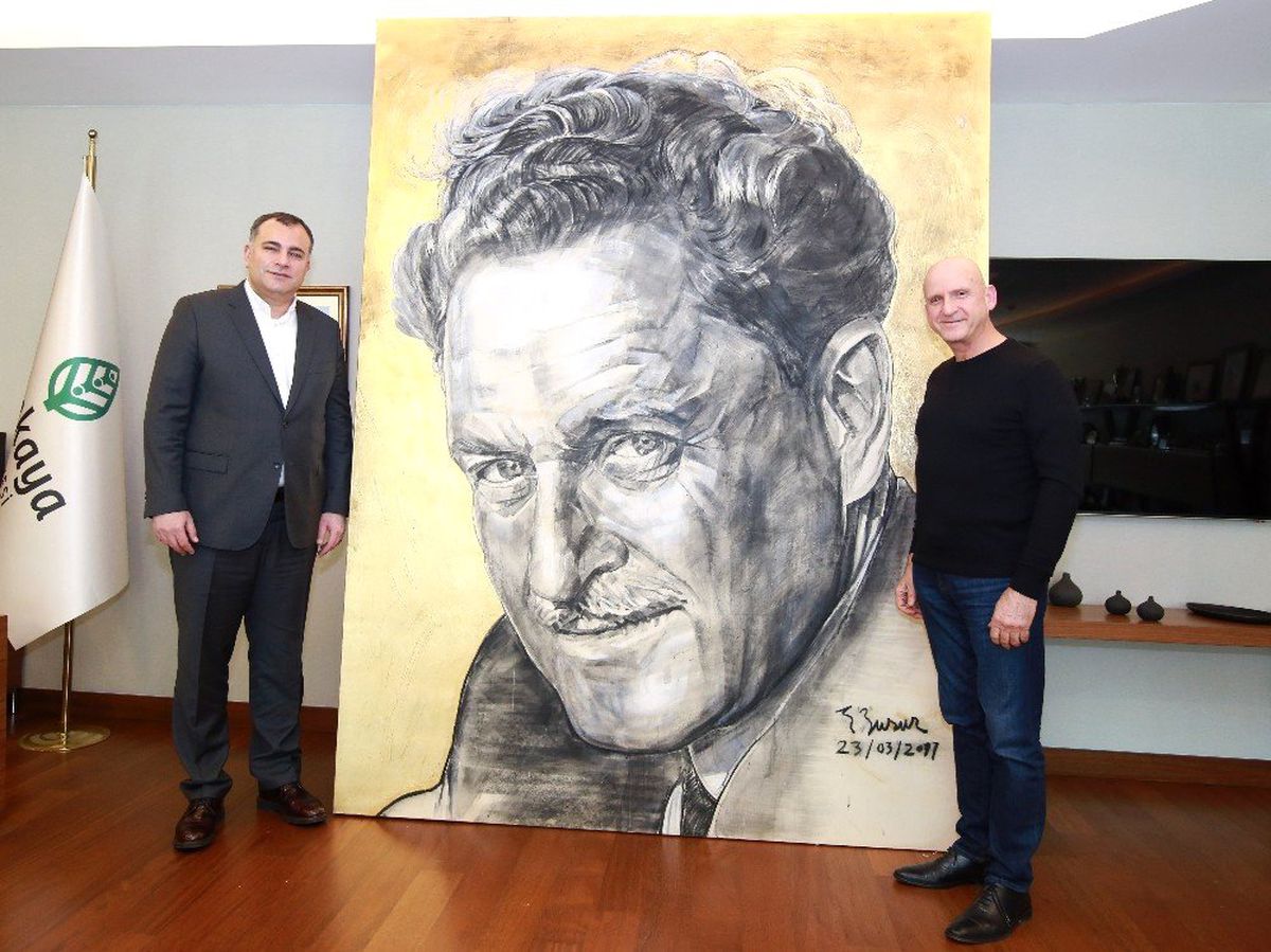 Ressam Başar\'dan Taşdelen\'e Anlamlı Hediye