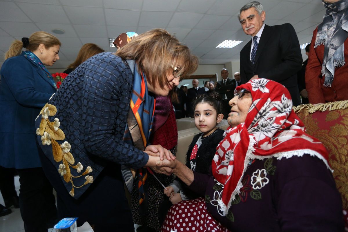 Şahin, Yaşlıların Duasını Aldı