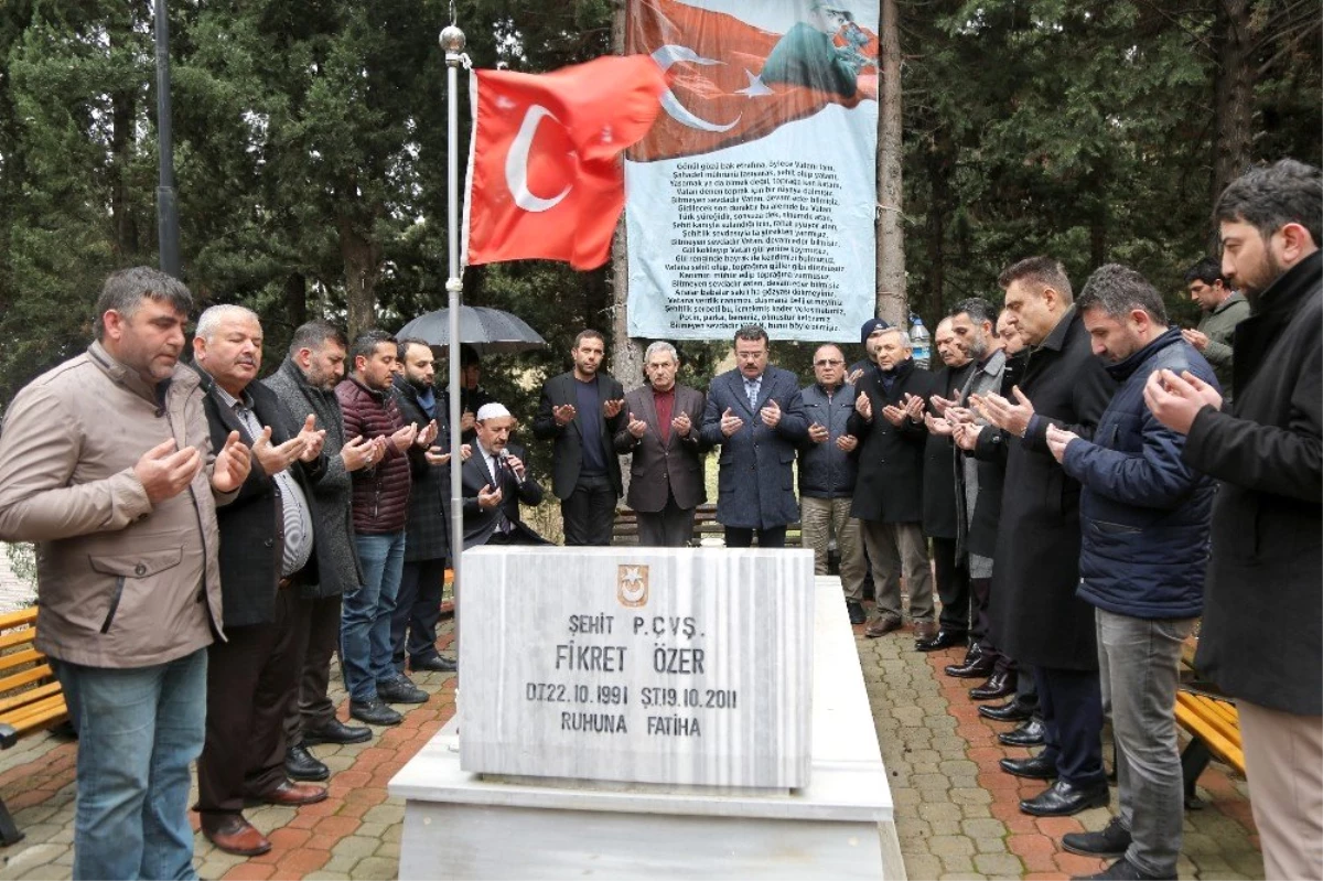 Şehit Özer Kabri Başında Anıldı