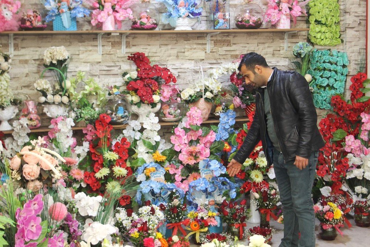 Siirt\'te Çiçekçilerin Yüzü Sevgililer Günü\'nde Güldü