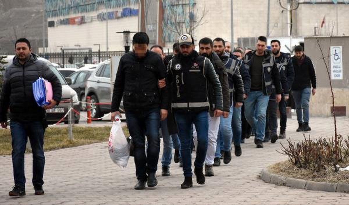 Sivas\'ta 10 Fetö Şüphelisi Adliyede