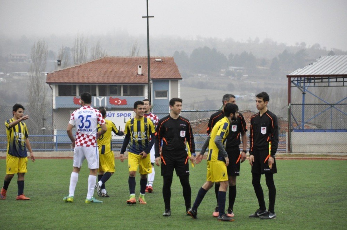 Söğütspor Yeşilyurtspor\'u 4\'lük Yaptı