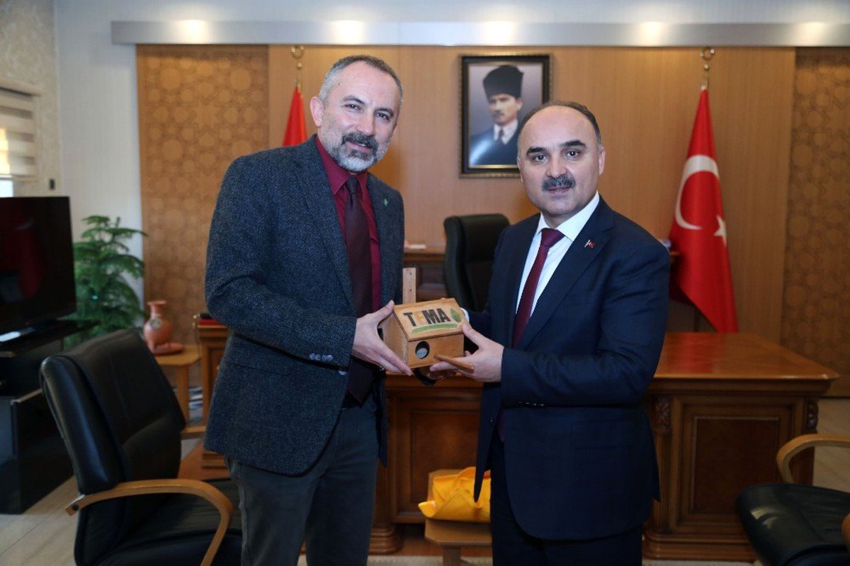 Tema Vakfı Kayseri Temsilciliği Yönetimi, Kayseri Valisi Şehmus Günaydın\'ı Makamında Ziyaret Etti