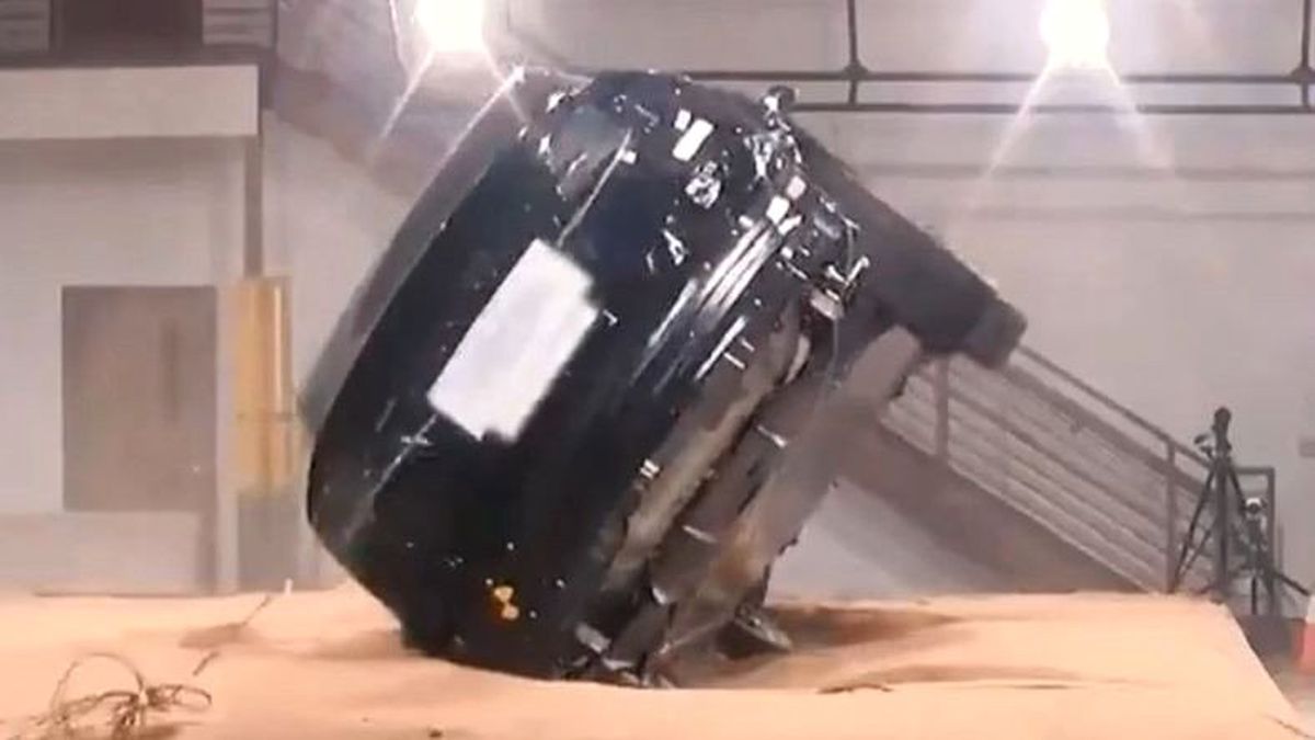 Tesla Model X\'in Mükemmel Çarpışma Testi Sonuçlarının Sırrı Ne? (Video)