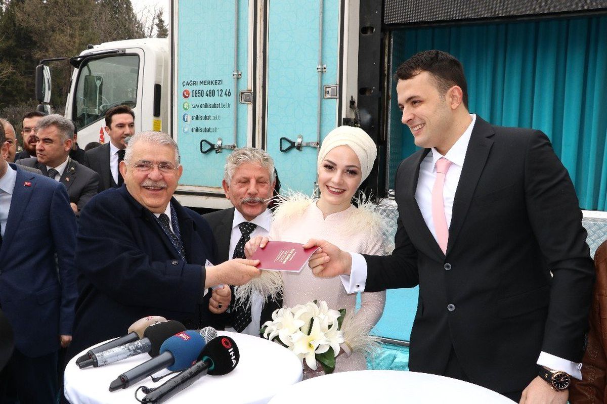 Toplu Nikahla \'Sevgililer Günü\'nde Dünya Evine Girdiler