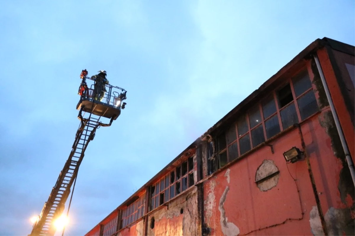 Tuzla\'da Korkutan Fabrika Yangını