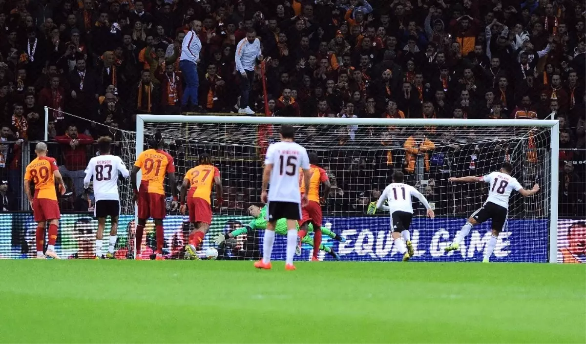 UEFA Avrupa Ligi: Galatasaray: 0 - Benfica: 1 (İlk Yarı)