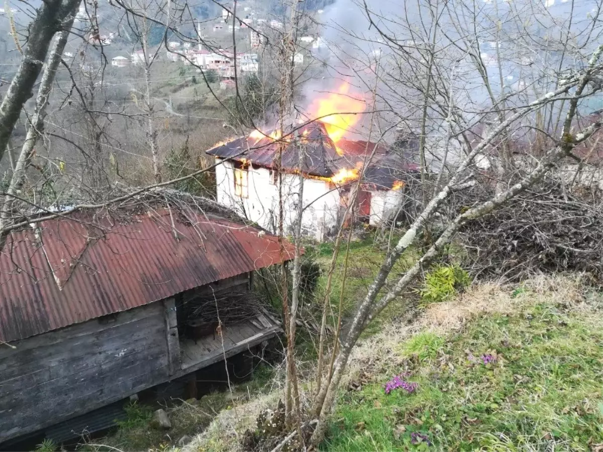 Uykudan Yangınla Uyandılar