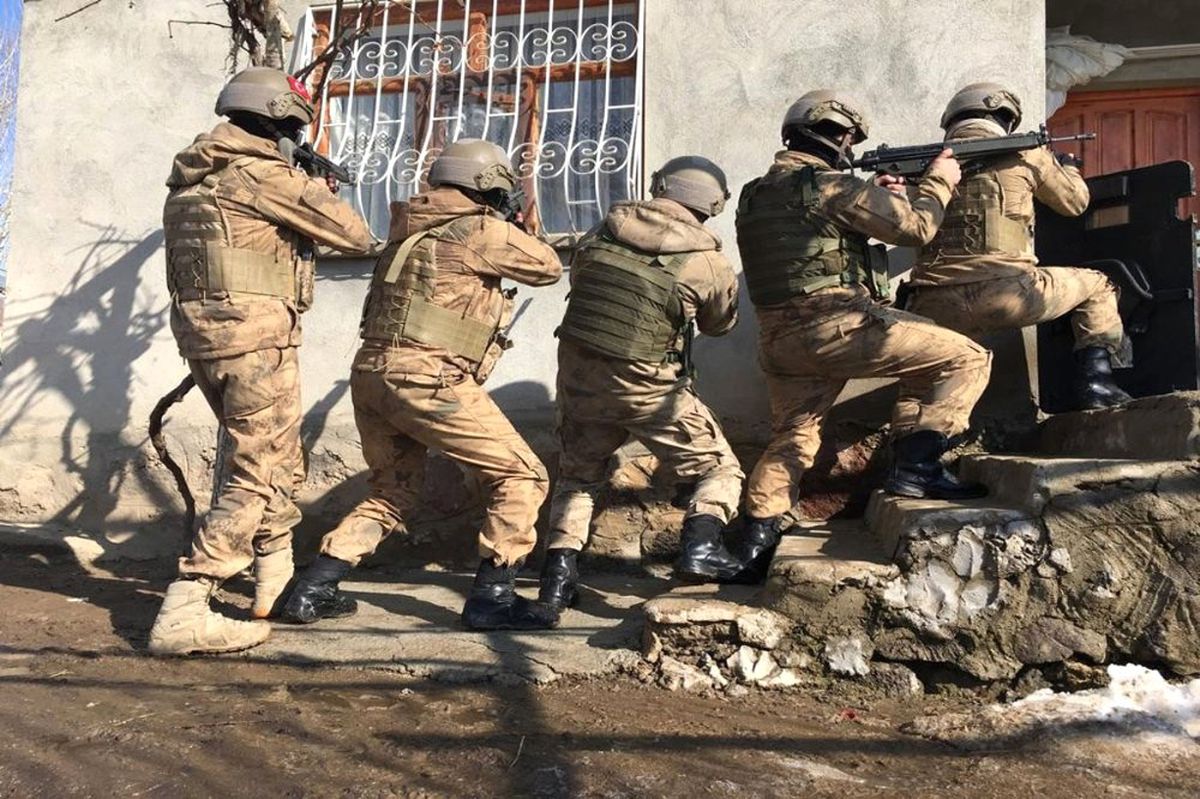 Van Merkezli Terör Operasyonu: 16 Gözaltı