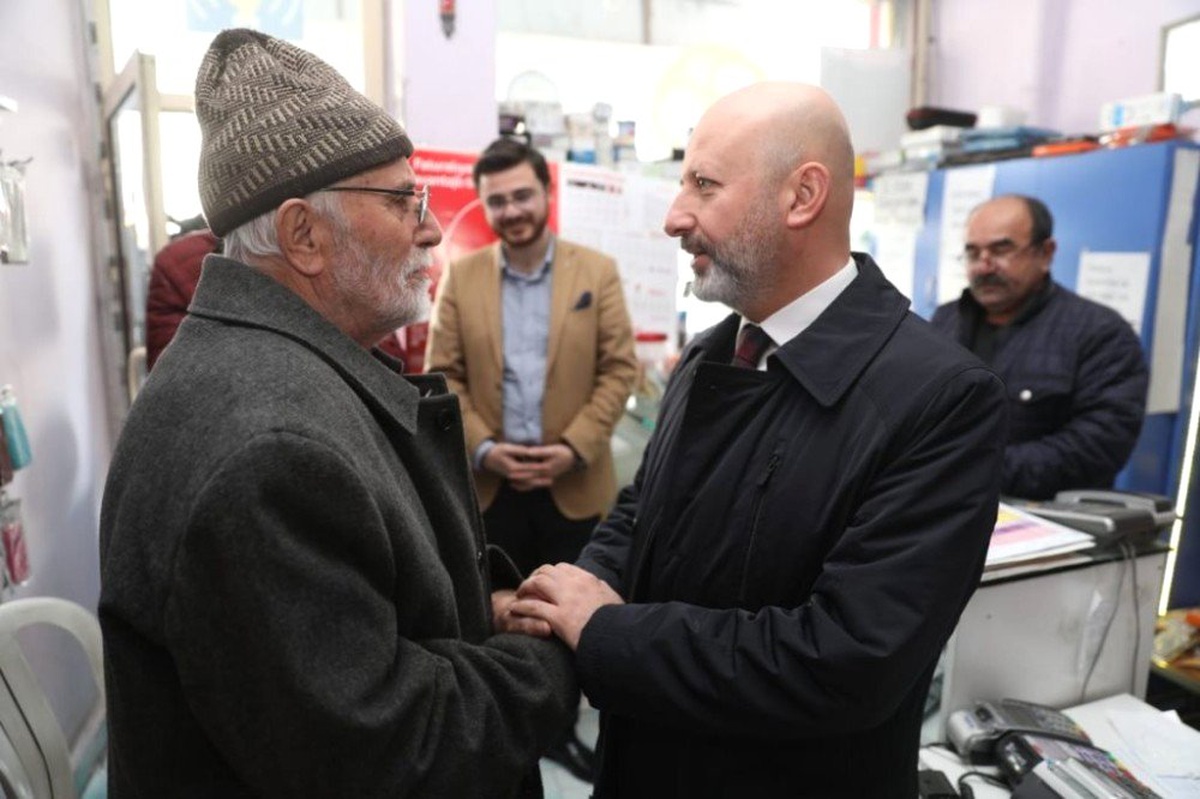 Vatandaşlardan Çolakbayrakdar\'a Hizmet Teşekkürü