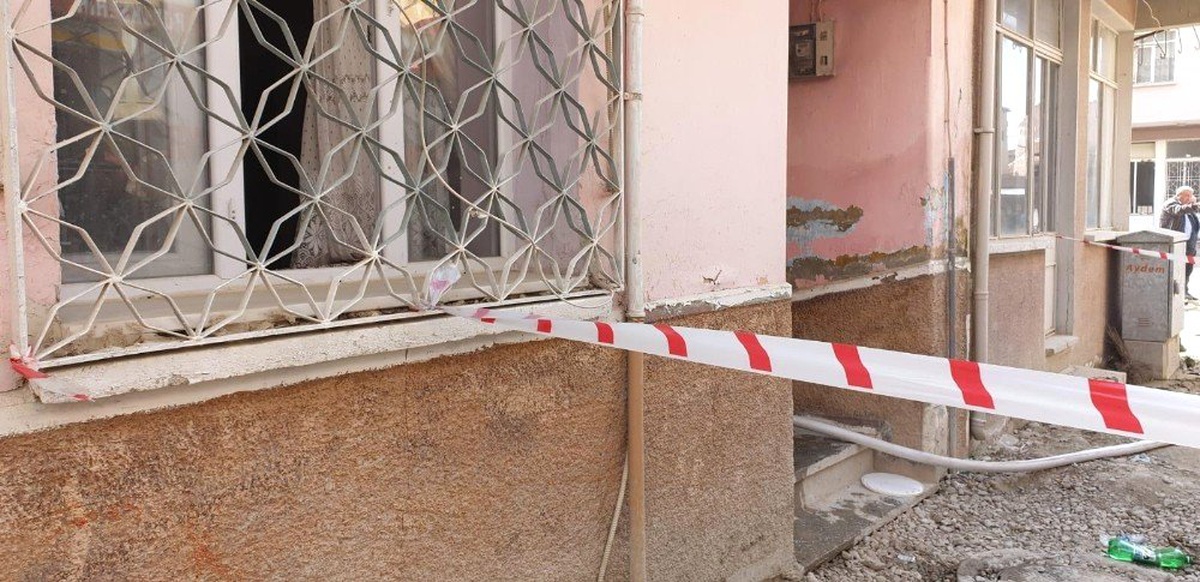 102 Yaşındaki Yaşlı Kadın Evde Çıkan Yangında Mahsur Kaldı