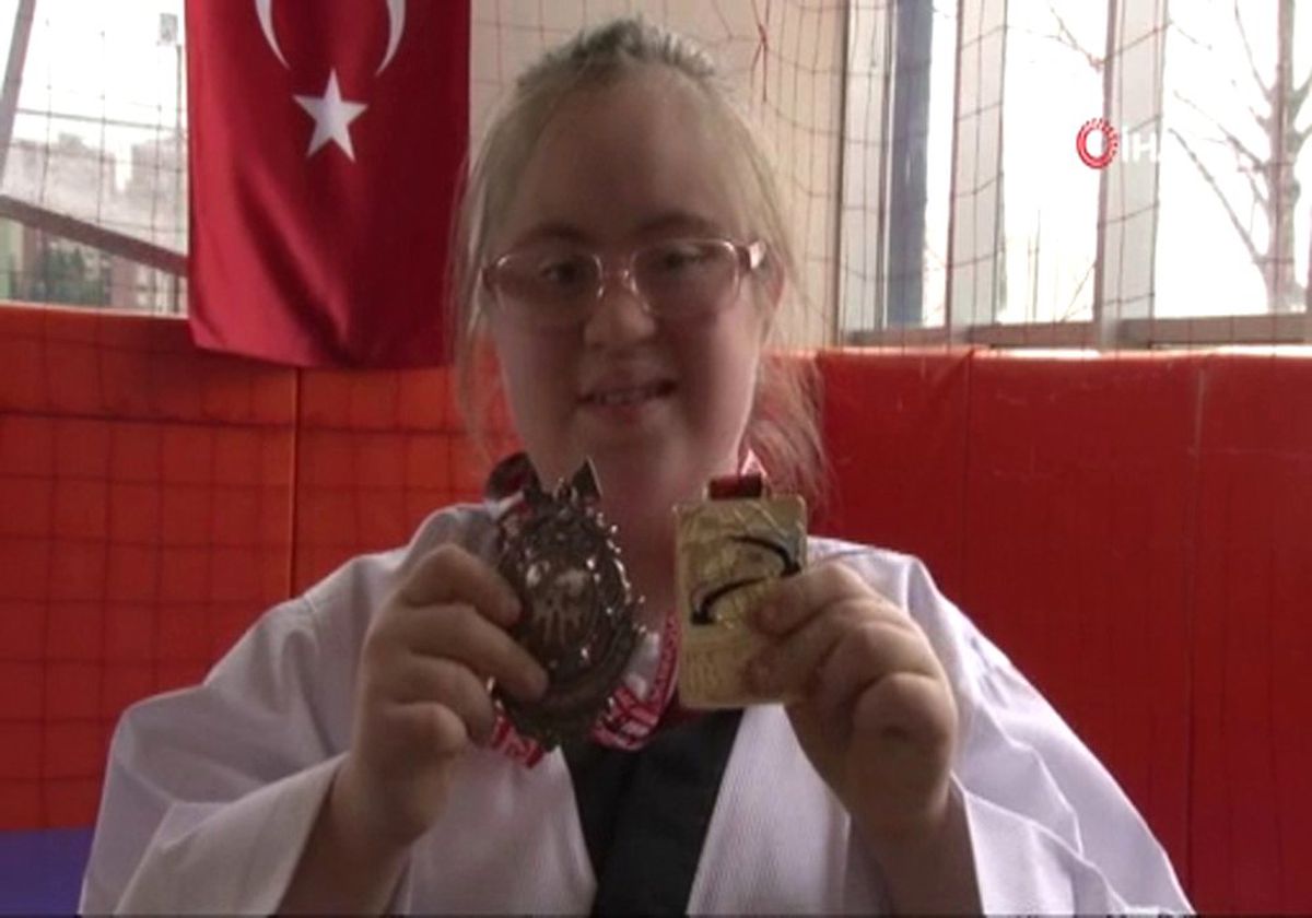 13 Yaşındaki Down Sendromlu Fatima Tekvandoda Dünya Şampiyonu
