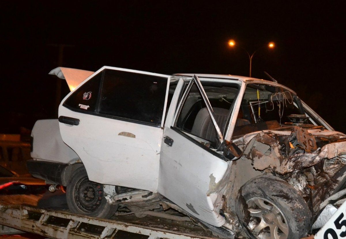 Aksaray\'da Trafik Kazası: 3 Yaralı