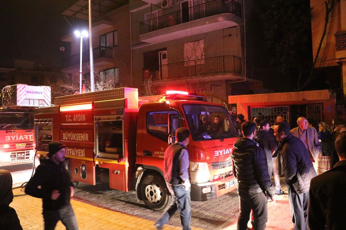 Aydın\'da Apartman Yangını