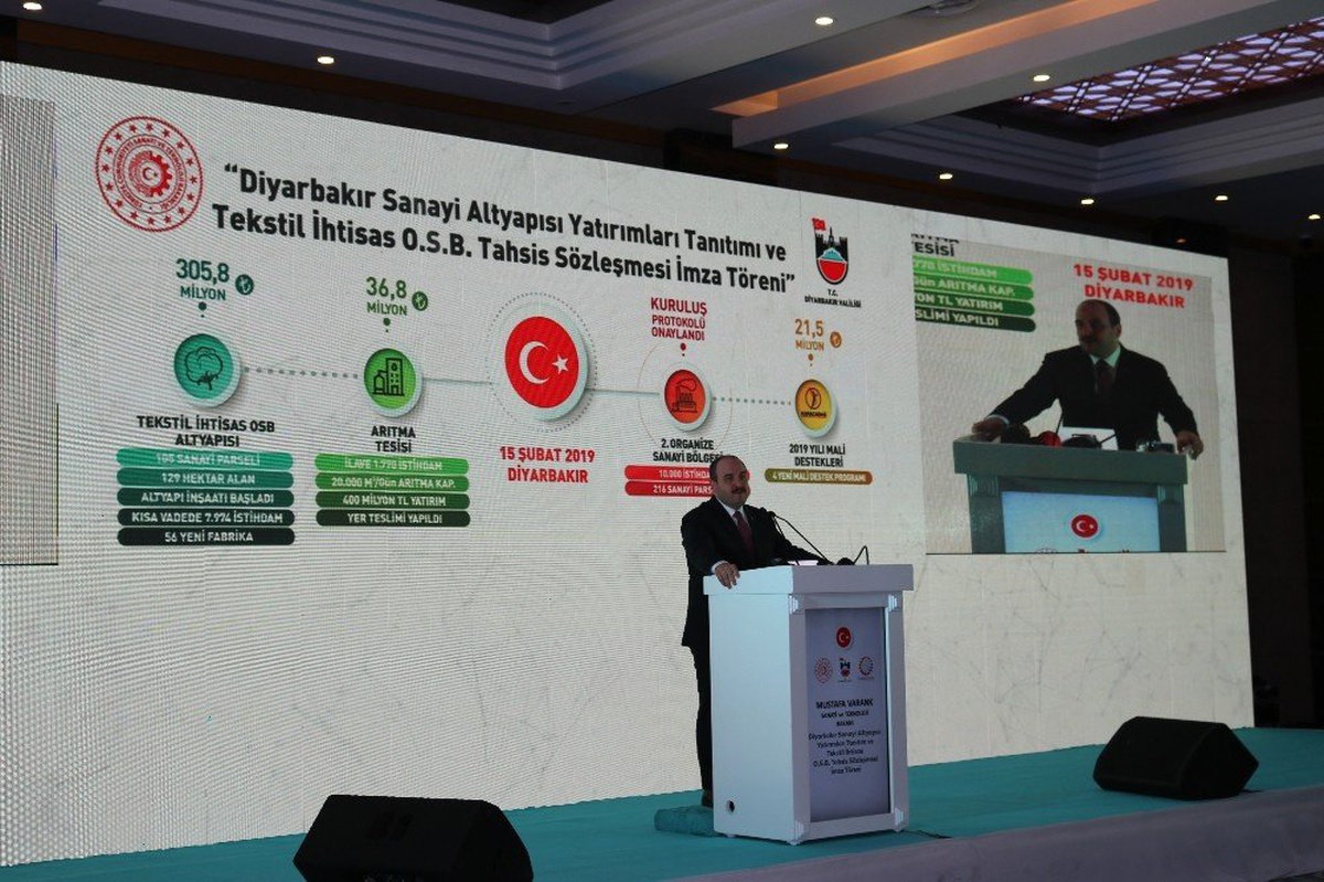 Bakan Varank Diyarbakır\'da İş İnsanları ile Bir Araya Geldi
