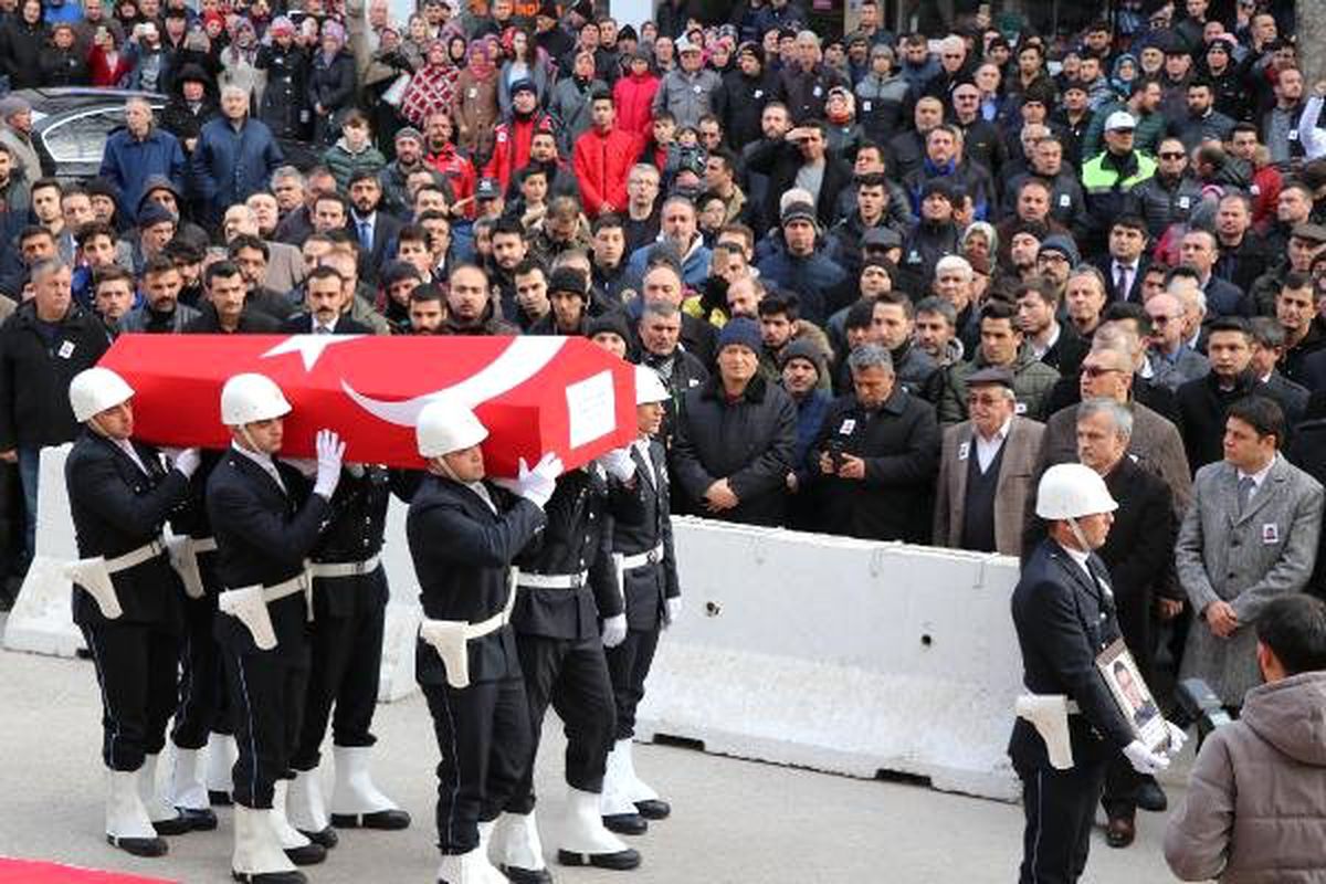 Balkondan Girdiği Evde 2 Kadını Rehin Aldı, 1 Polisi Şehit Etti (2)