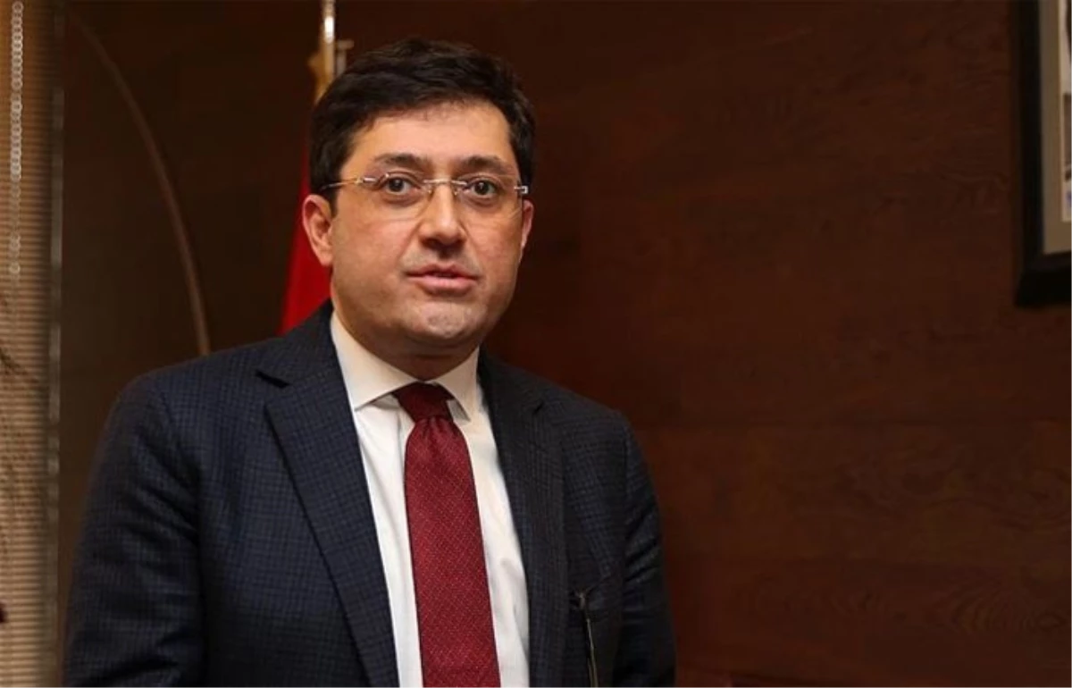 Beşiktaş\'ın eski belediye başkanı Hazinedar CHP\'den istifa etti