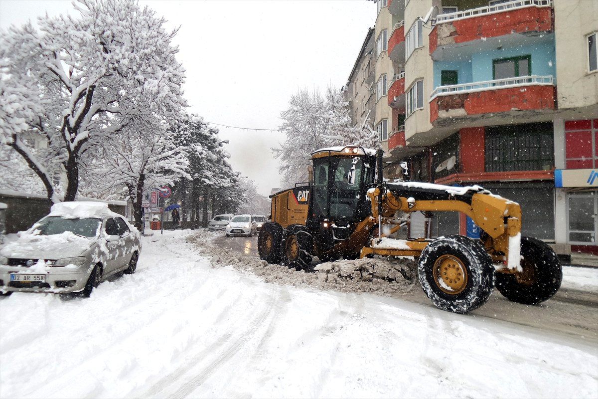Bingöl\'de 281 Köy Yolu Ulaşıma Kapandı