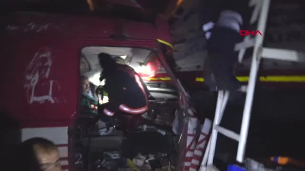 Bolu 13 Aracın Karıştığı Kazada Araçta Sıkışan Sürücü 3 Saatte Kurtarıldı