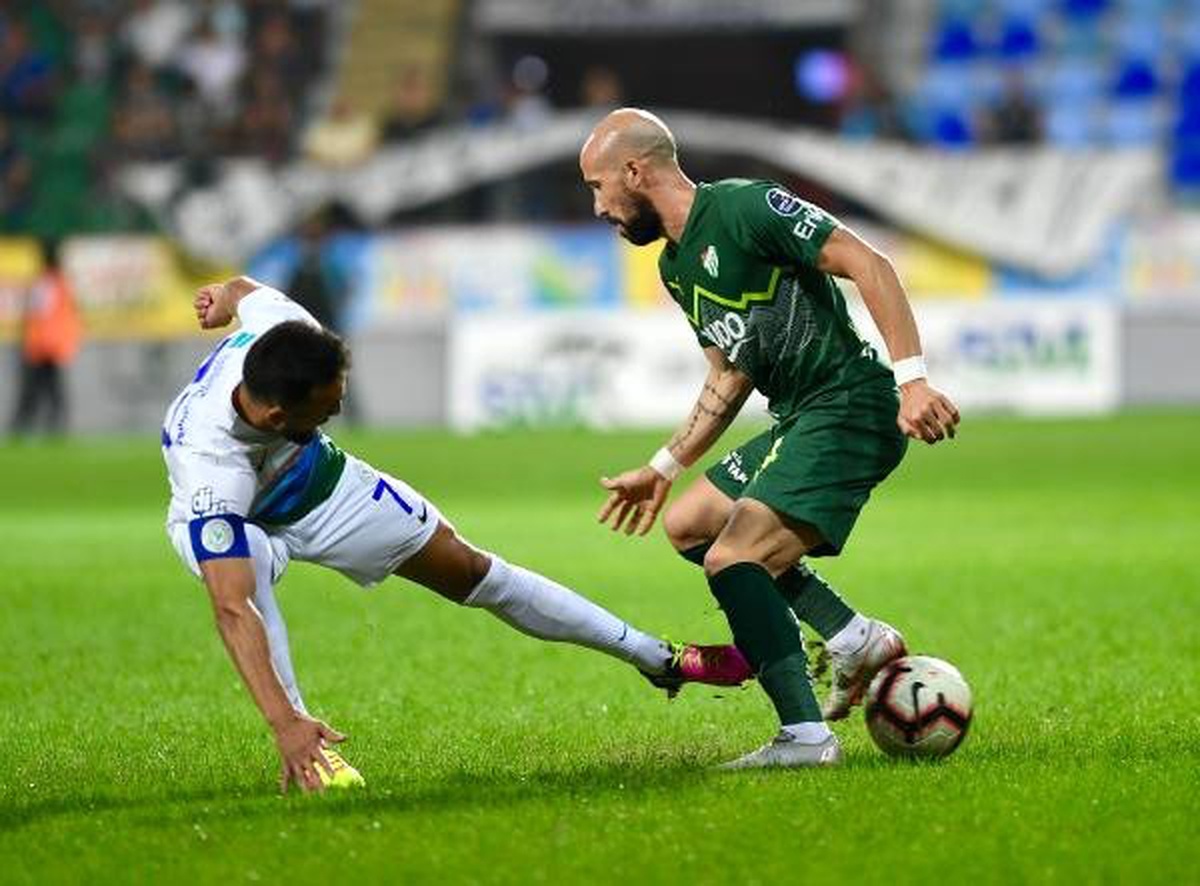 Bursaspor Kritik Maçta Çaykur Rizespor\'u Ağırlıyor