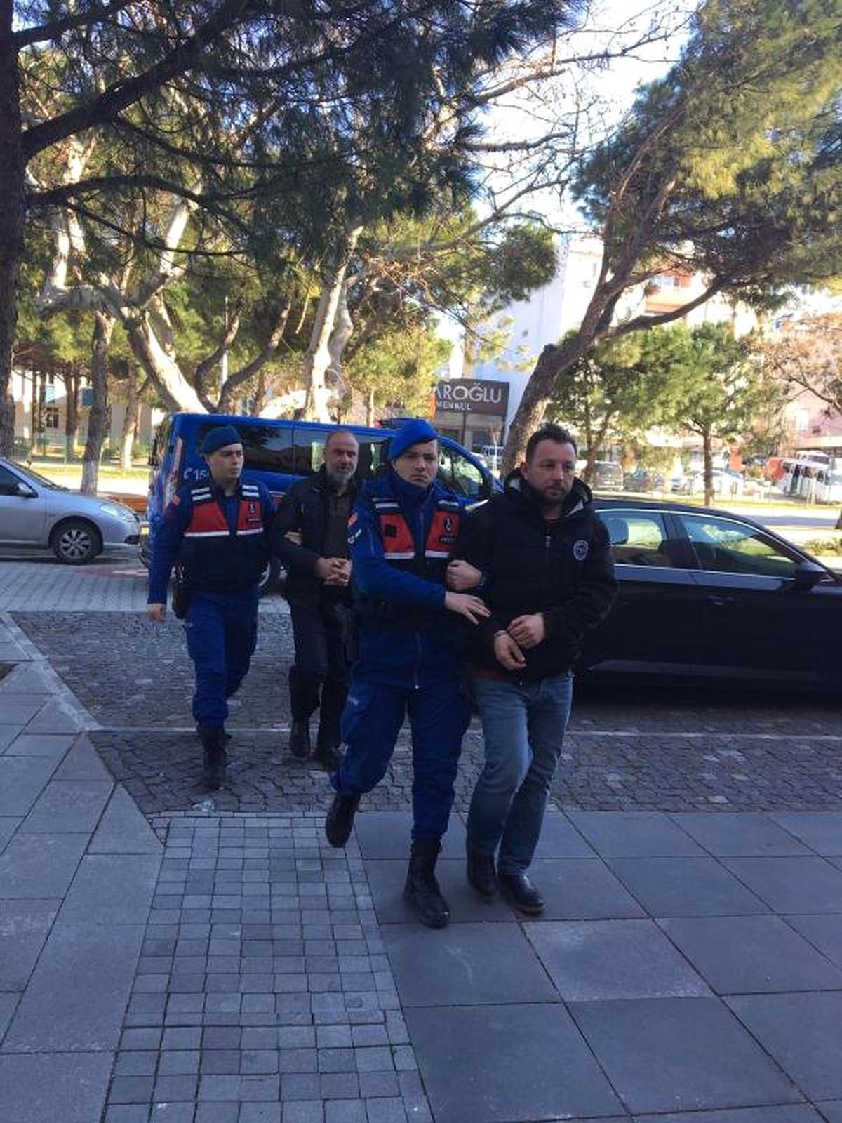 Çanakkale\'de Kaçakçılık Operasyonu: 3 Tutuklama