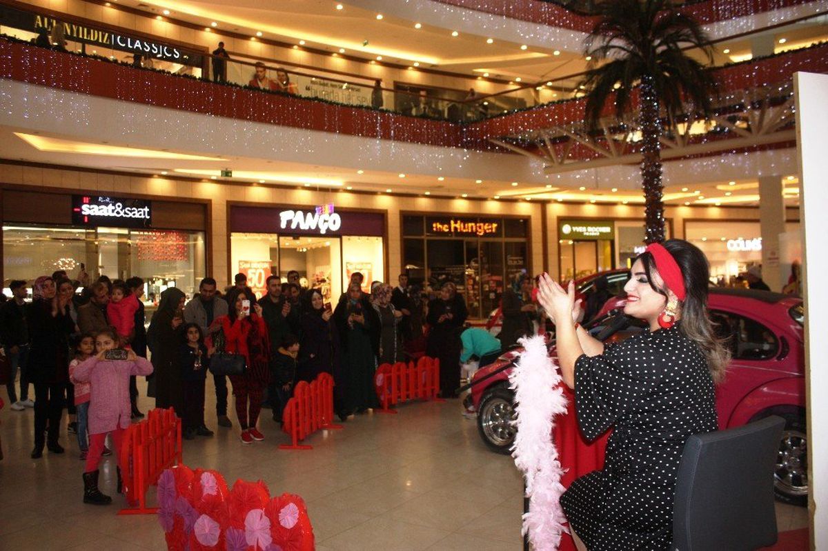 Ceylan Karavil Park Avm\'de Zaman Yolculuğu