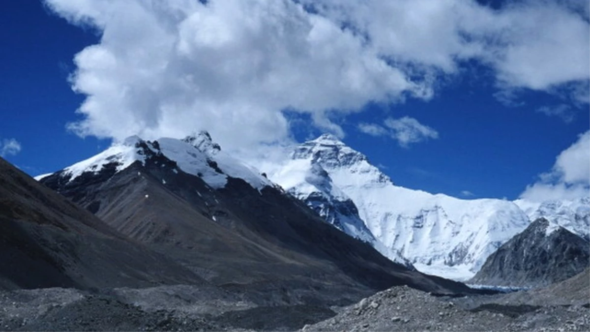 Çin, Everest\'teki Kampı Tırmanma İzni Olmayan Turistlere Kapattı