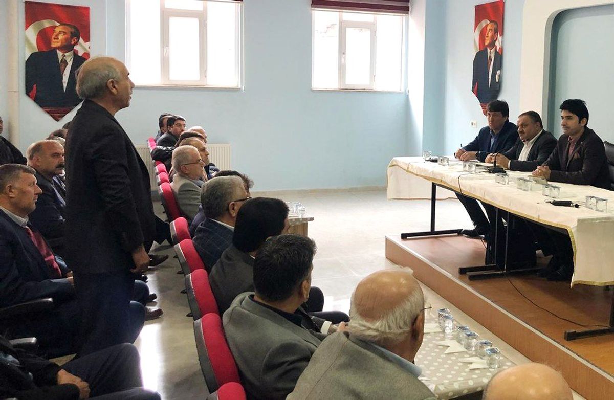 Dicle Elektrik Yöneticileri Çınarlı Muhtarlarla Bir Araya Geldi
