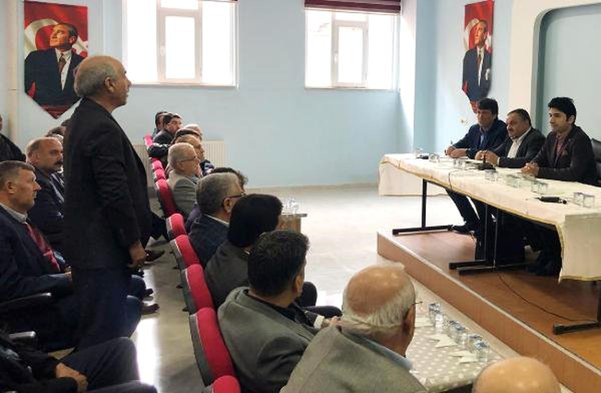 Dicle Elektrik Yöneticileri Çınarlı Muhtarlarla Buluştu