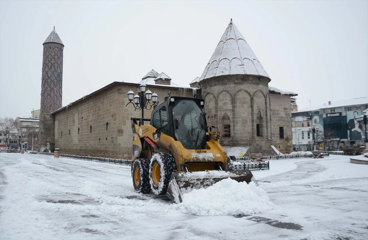 Doğu Anadolu\'da 6 İlde Kar Yağışı