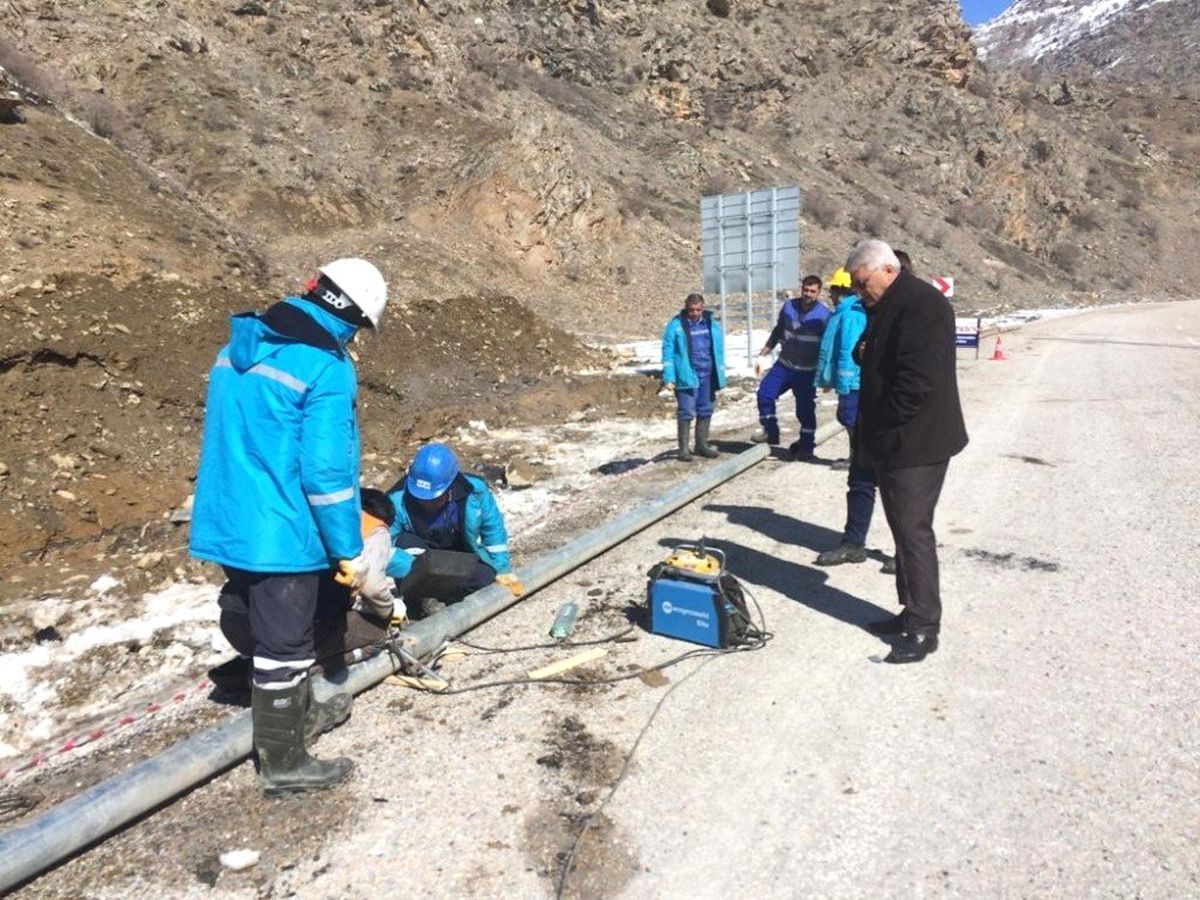 Dondurucu Soğukta Çalışan İşçilere Müdürden Çay Servisi
