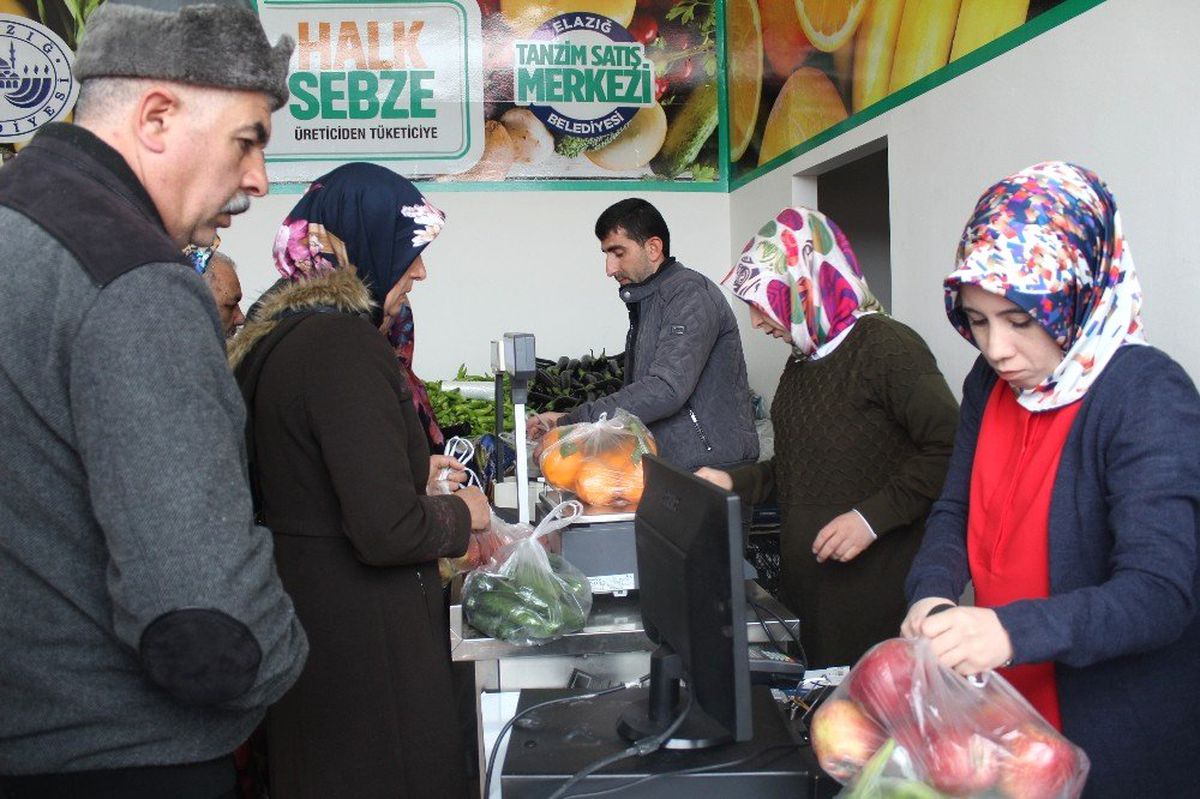 Elazığ\'da Bugün Açılan Tanzim Satış Noktasına Yoğun İlgi