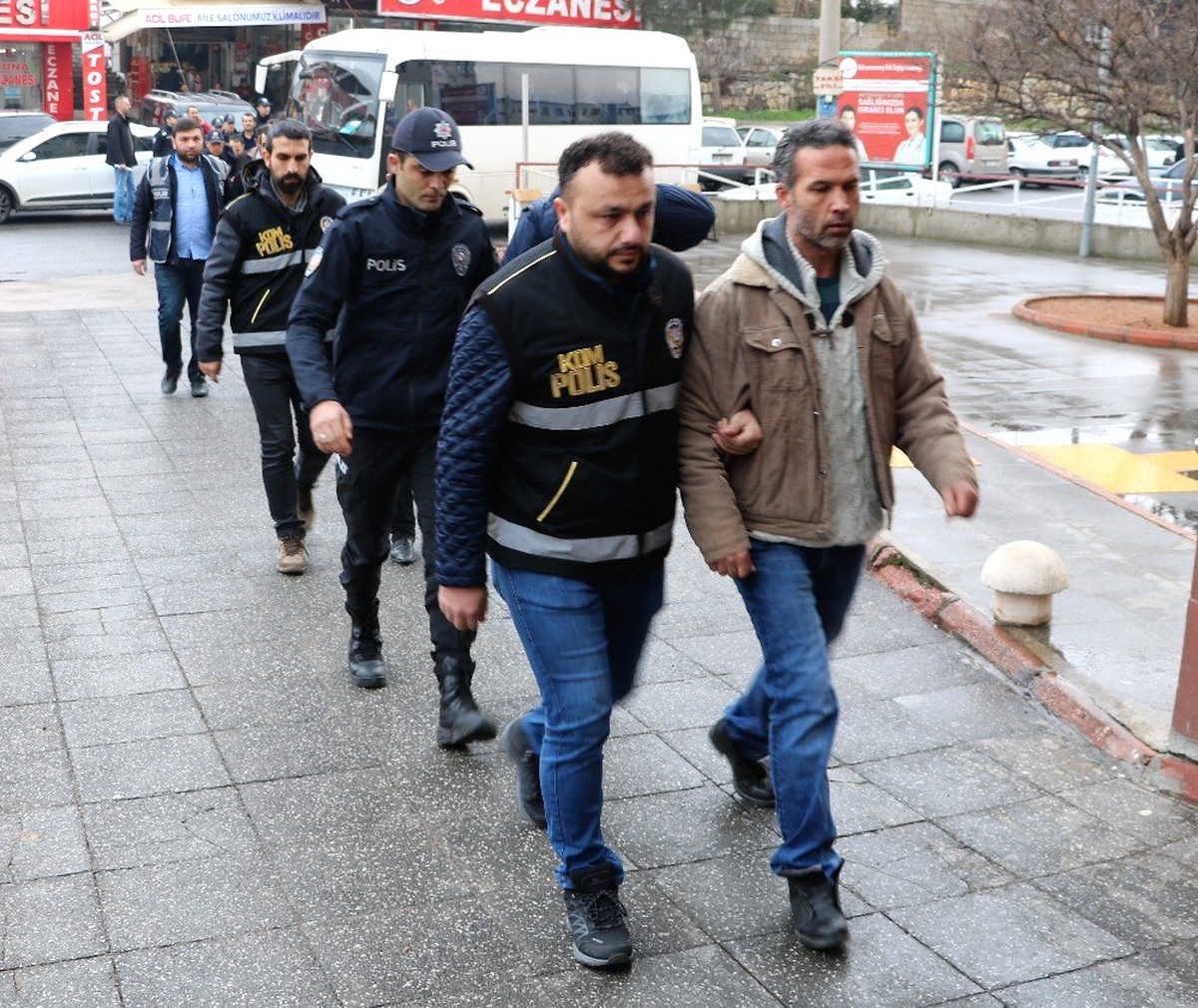 Fetö\'nün Komiserlerine Operasyon: 19 Gözaltı
