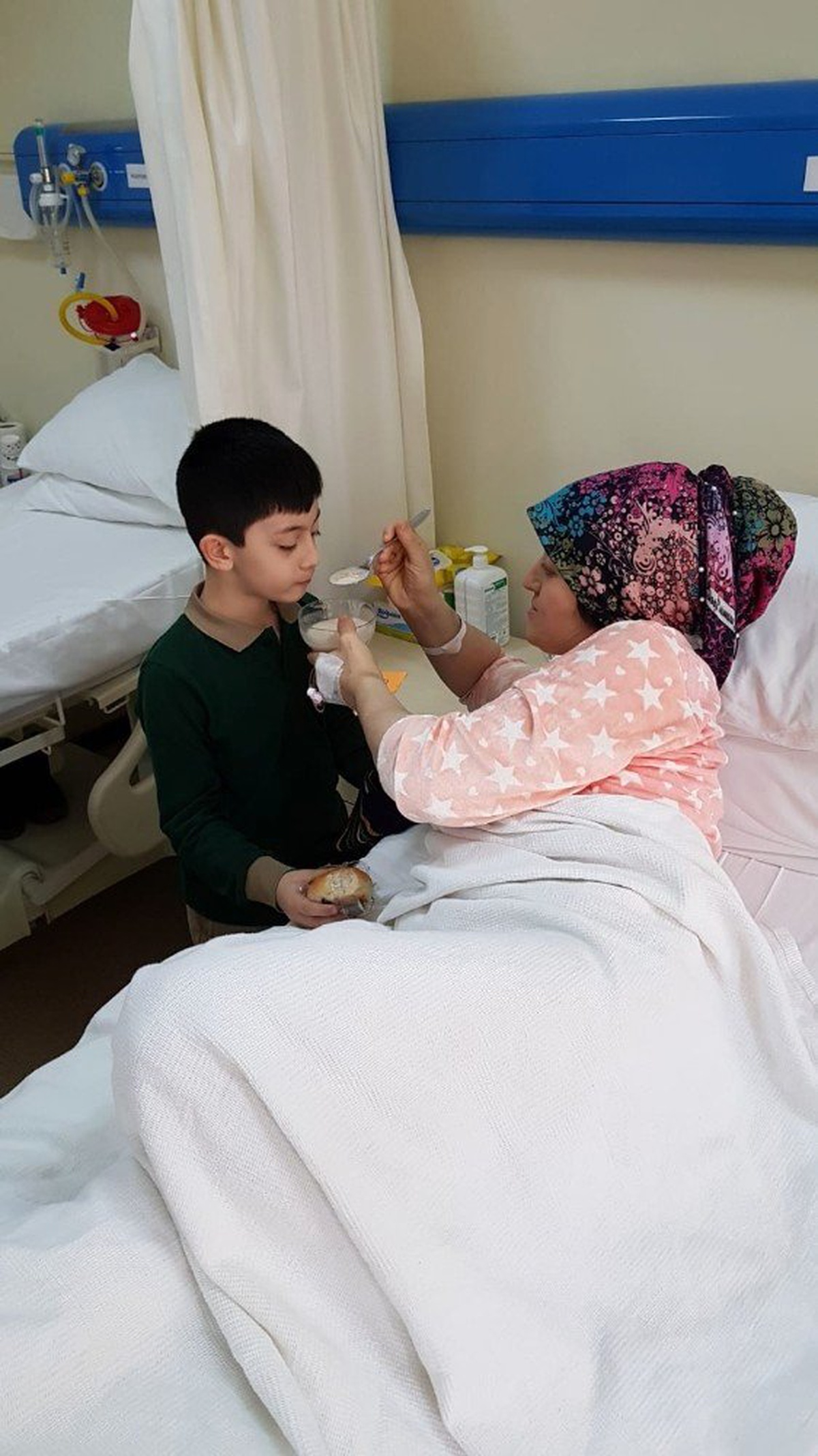 Göçük Altından Kurtulan Anne Hasta Yatağında da Evlatlarına Bakıyor