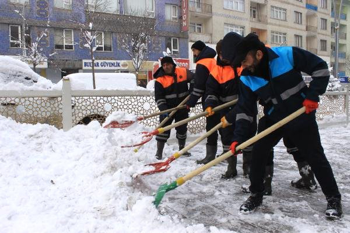 Hakkari ve Yüksekova\'da Okullara Kar Tatili