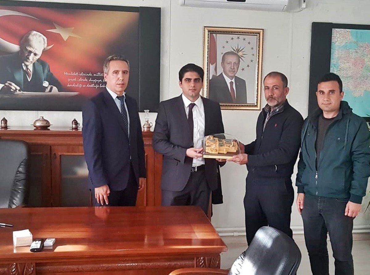 İhh Gönüllülerine Hediye Dağıttı